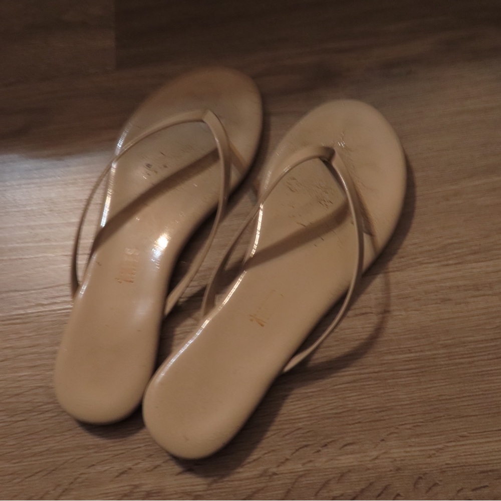 Tkees